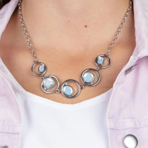 paparazzi Jewelry - Big Night Out White Necklace with Free Earrings.  NWT
